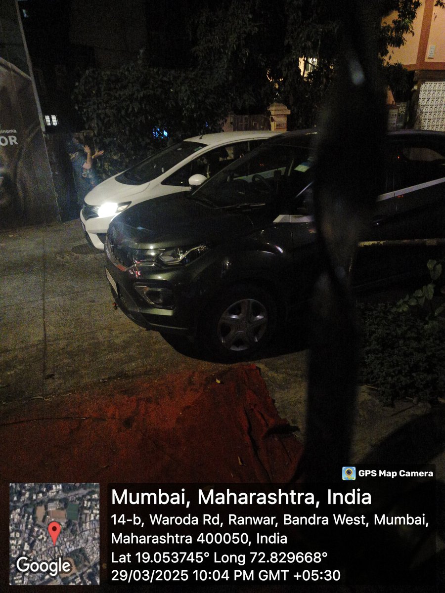 Ricper16's tweet image. CPMumbaiPolice@MNCDFbombay @MTPHereToHelp@mumbaitraffic.This car is parked in front of the gate on Waroda Road Bandra.How do building people take their cars out if they think can't drive and causing inconvenience.Kindly issue the owner of the vehicle a parking ticket