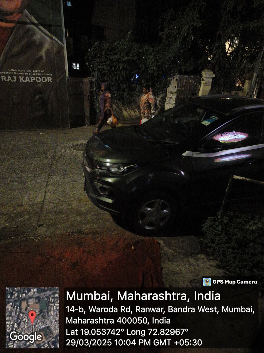 Ricper16's tweet image. CPMumbaiPolice@MNCDFbombay @MTPHereToHelp@mumbaitraffic.This car is parked in front of the gate on Waroda Road Bandra.How do building people take their cars out if they think can't drive and causing inconvenience.Kindly issue the owner of the vehicle a parking ticket