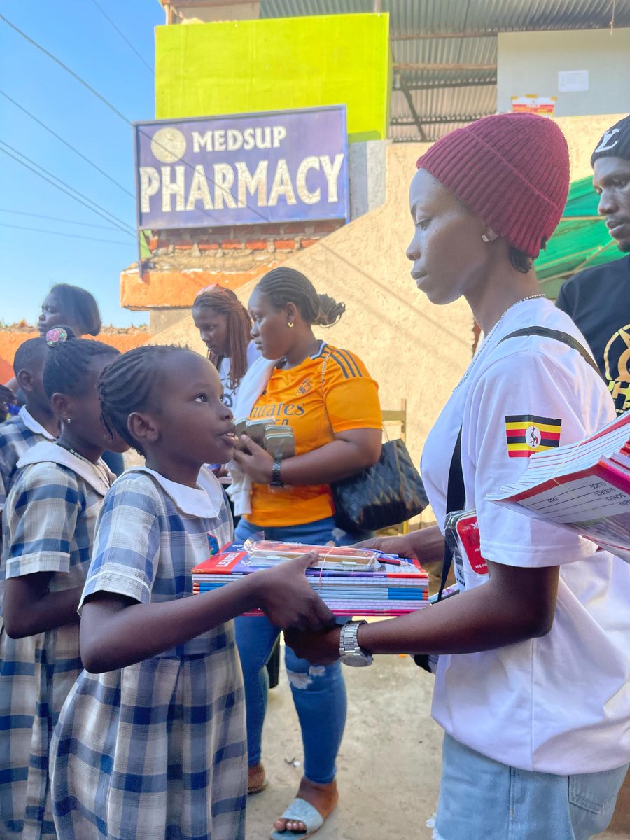 quality_sizo's tweet photo. It’s not about being rich but a caring n sharing heart ❤️ -with the small we had we left smiles on their faces thank u so much @Ykeeempire1 🙏❤️thank u our artist for inspiring us @YkeeBenda 🙏 https://t.co/pHL2gHtt5I