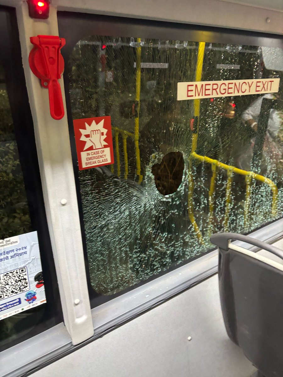 OdiaToka23's tweet image. Stone pelting on #NMMT bus no.23  near  Belapur - Panvel highway.  Luckily no one was harmed . A request to @Navimumpolice  to take strict action regarding this . @NMMTonline