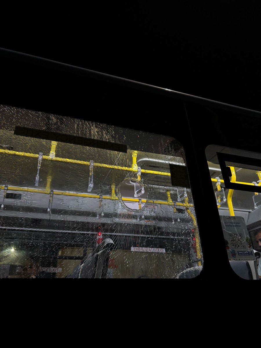 OdiaToka23's tweet image. Stone pelting on #NMMT bus no.23  near  Belapur - Panvel highway.  Luckily no one was harmed . A request to @Navimumpolice  to take strict action regarding this . @NMMTonline