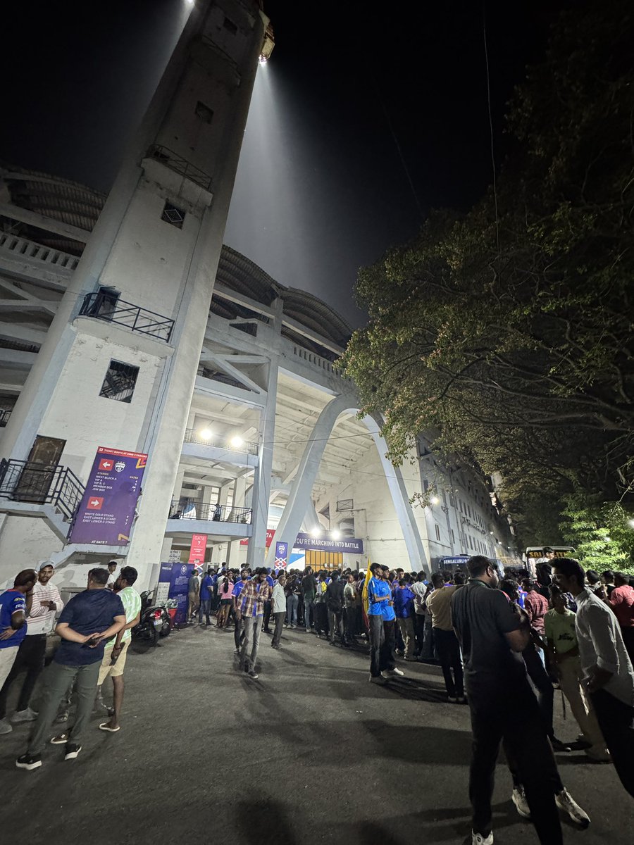 Some fan frenzy here as fans wait for the <a href="/bengalurufc/">Bengaluru FC</a> players to walk out to the bus post the game. Great sight this for football in India 
<a href="/IndSuperLeague/">Indian Super League</a>