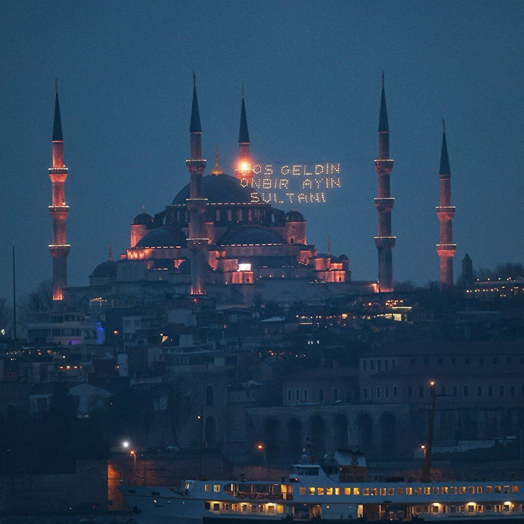 #SONDAKİKA

İslam Alemi
#Ramazan ayının son iftarını yaptı.