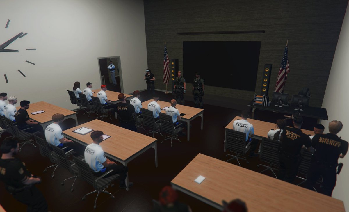 InfamesLEO's tweet image. El BCSO cierra sus 3 días de clase con armamento y tiro + la victoria en las batallas de baile.

¿Será que nuestros pollitos tienen el mismo éxito que nosotros en su examen de hoy?