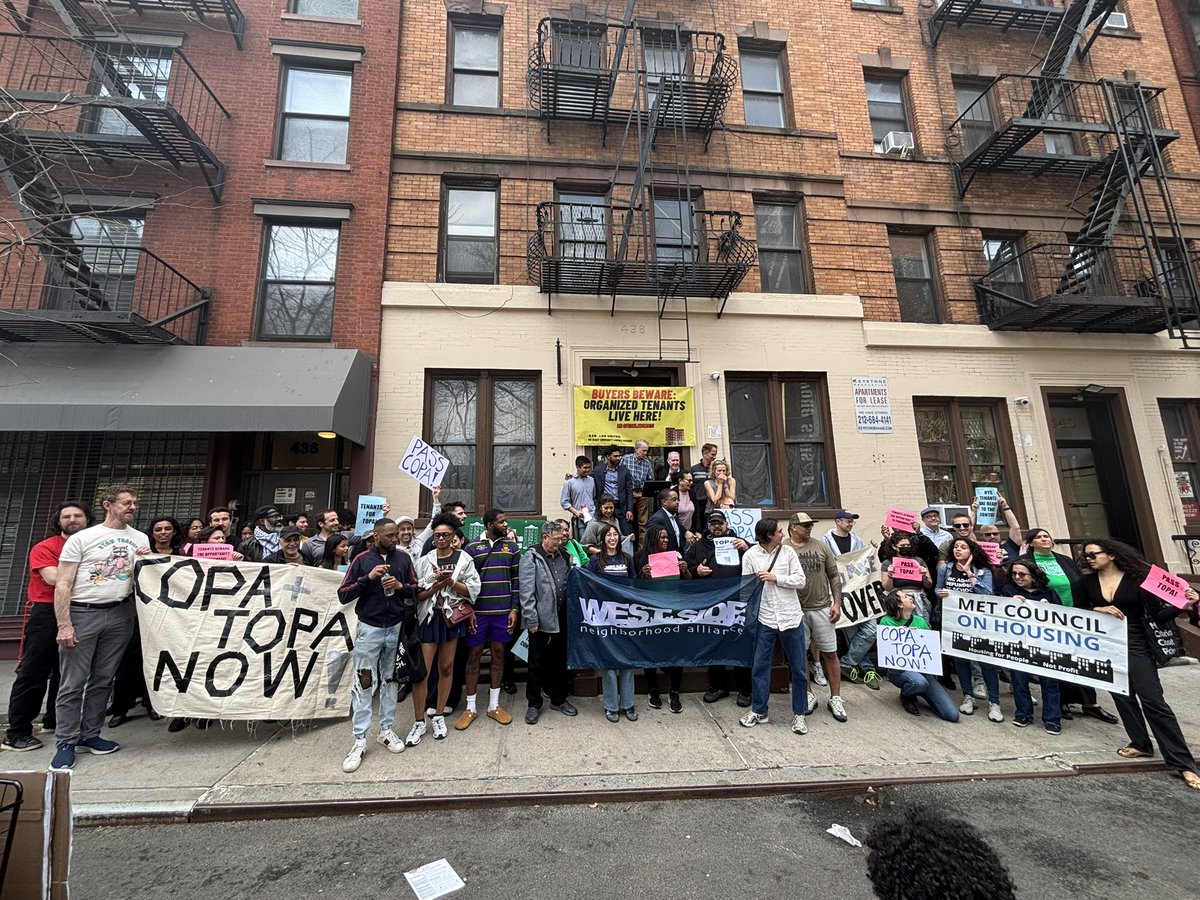 Powerful solidarity today from across NYC in support of tenants at 438-440 West 45th st, #COPA, #TOPA! ☀️❤️👊