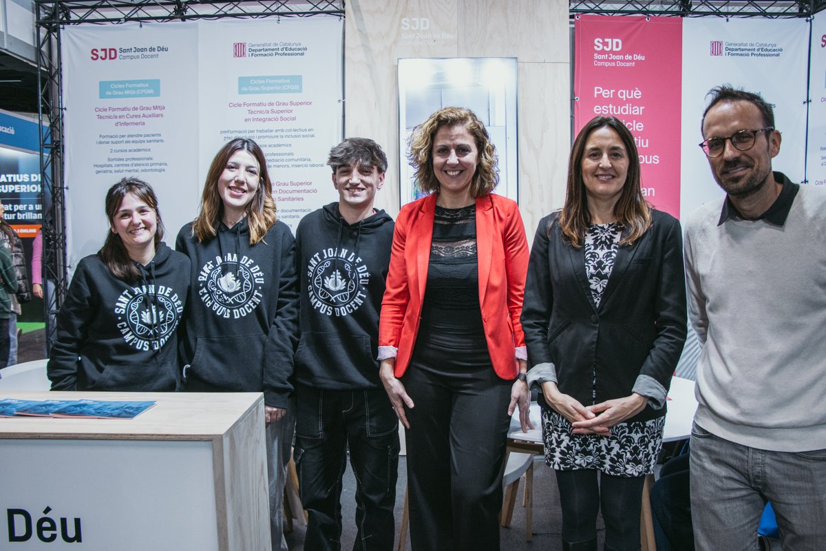 Ahir, al <a href="/saloensenyament/">Saló Ensenyament</a>, vam rebre la visita de l’Honorable Consellera <a href="/eniubo/">Esther Niubó</a> al nostre estand. Es va interessar pel model d’atenció a l’alumnat amb dificultats d’aprenentatge i l’enfocament psicopedagògic dels nostres cicles formatius.