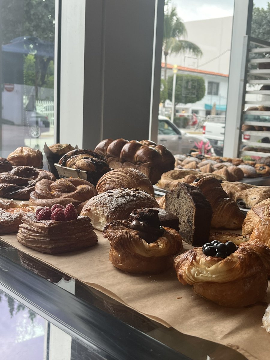 bobaIvr's tweet photo. fave bakery https://t.co/QqtGIyT2fw