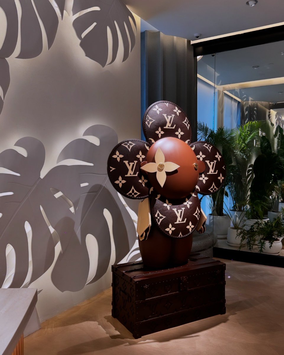 aggato2's tweet photo. le cafe of LV https://t.co/xbxlvx8V3O