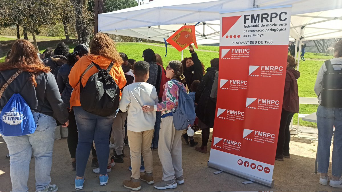 Avui la <a href="/FMRPc/">FMRPedagògica</a> a la 3a #FestaDeLaPública organitzada per <a href="/affac_cat/">aFFaC</a>. Hem llegit el manifest de la Plataforma La Pública, l'Escola de Tothom amb <a href="/RosaSensat/">Associació de Mestres Rosa Sensat</a> @ccooeducacio <a href="/Fapaes_Cat/">Fapaes</a>
#CapTancamentALaPública #AbaixemRàtios #EliminemConcerts