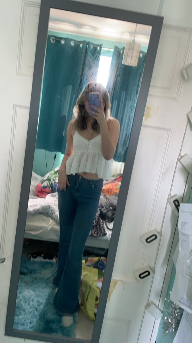 nini ᥫ᭡ tweet media