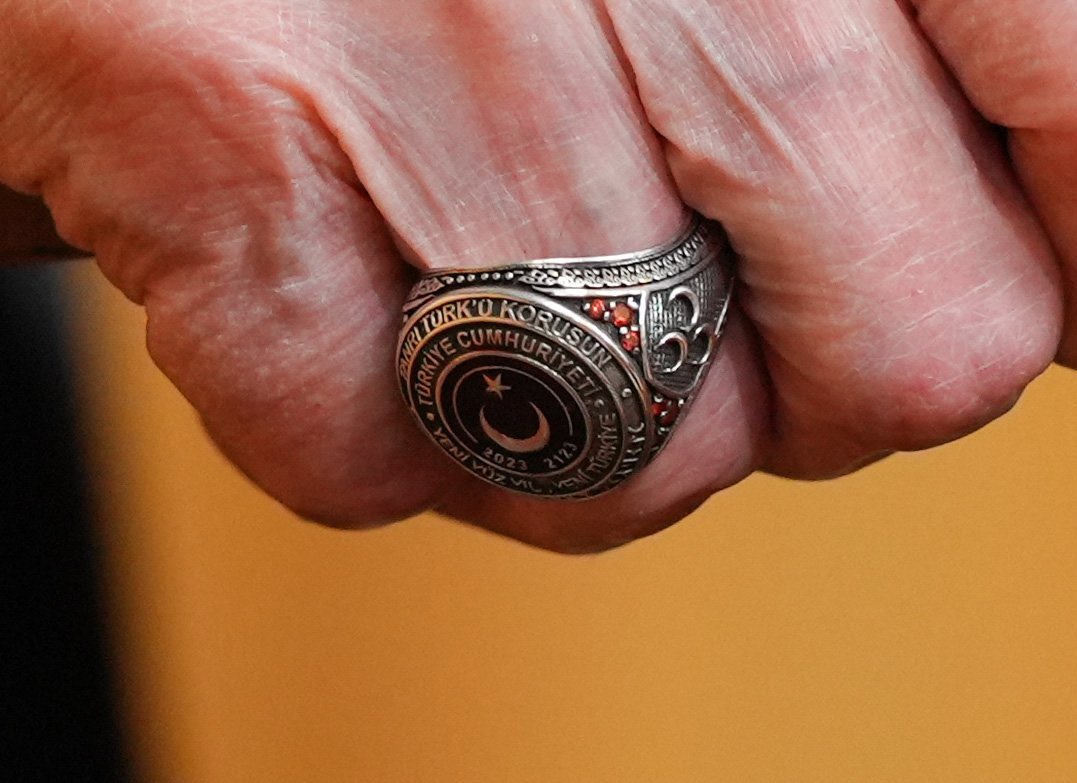 Yorum atıp rt yapan 10 arkadaşımıza forma göndereceğim.

Milliyetçi Hareket Partisi güçleniyor! 🇹🇷