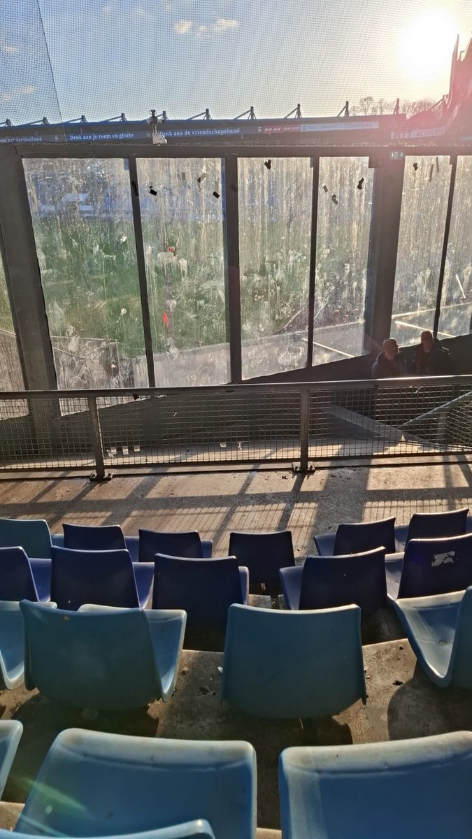 Hey <a href="/WillemII/">Willem II</a>, even schoonmaken was teveel gevraagd als je al zo'n kut uitvak hebt? #wilALM