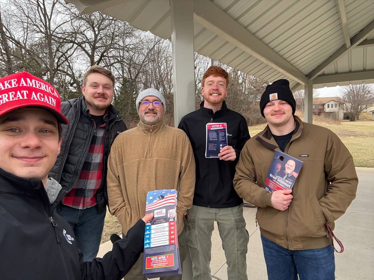 Brady_Penfield's tweet image. Today I’m down in Onalaska, WI doorknocking on a cold March afternoon.
Even though the weather is unpleasant and it’s about to start raining, we’re still out here getting doors knocked!
We need western Wisconsin to show up to the polls April 1st if you want to ensure Brad…