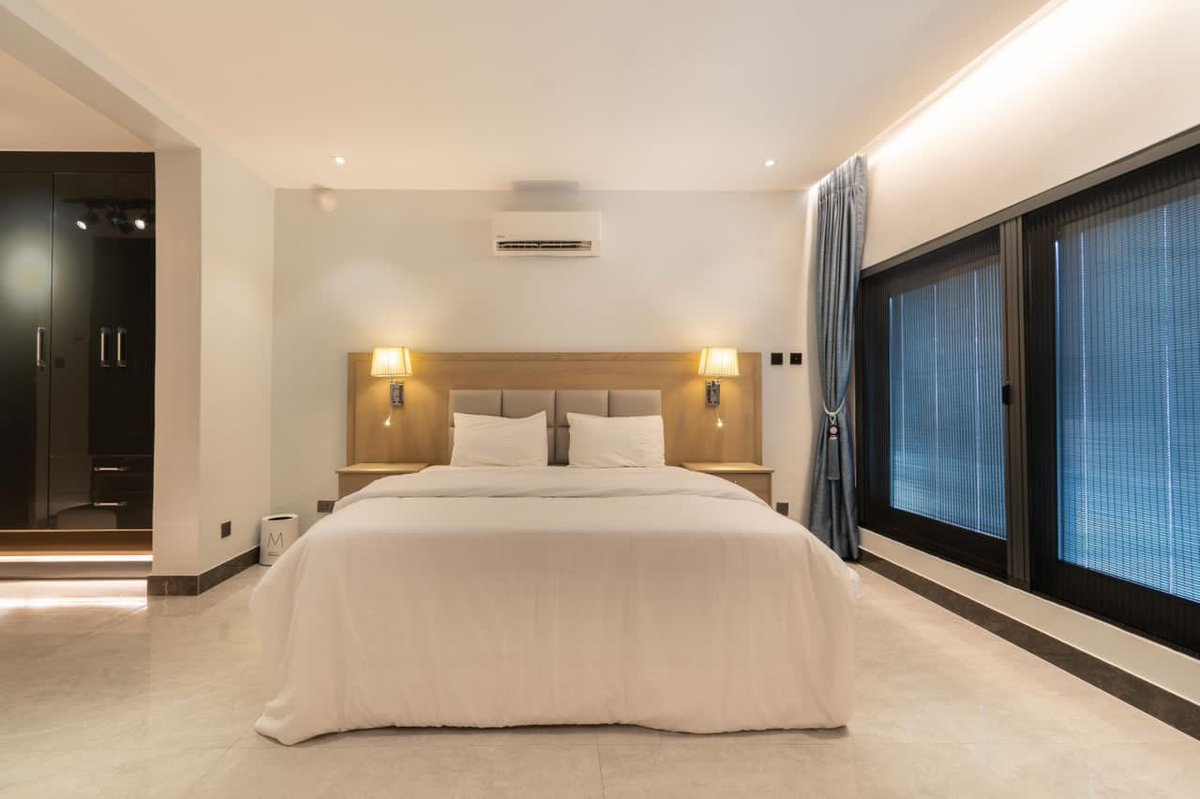 livinglagosng's tweet image. Why dream about it when you can experience it? Book your stay now! 🔑✨
.
.
.
🛏️ 2 Bed 
🏡 The Violet 
🇳🇬 Victoria Garden City, Lagos.

#LivingLagosGroup #LivingLagosUK #ShortletsinLagos #shortletapartment #airbnb #AirbnbHomes #ShortletsNg #VGC #BookYourStay #ExploreHomes