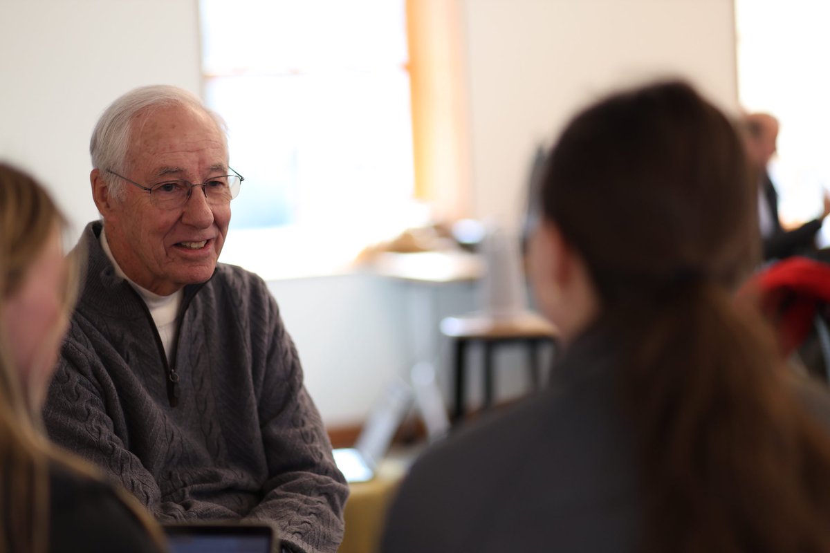 STAHumanities's tweet photo. Today we asked the question “what is happiness?” and there sure was a lot of it present in the GHI! ☀️

Alumna Susan McKeown ‘70 and Evangeline Rockwell ‘25 led a discussion about how, and if, we can create happiness in our lives, drawing on research and psychological studies. https://t.co/vop7X0dv9V