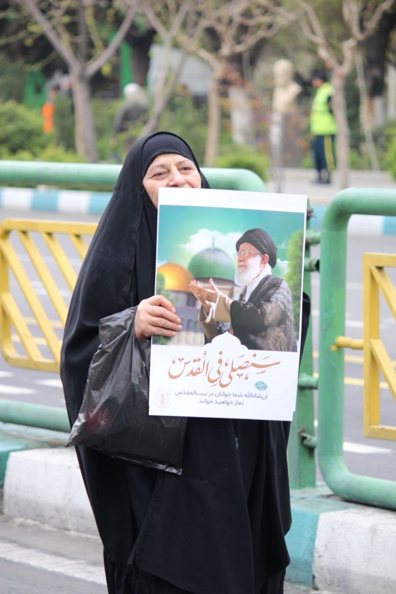 جانم فدای رهبر 
#لبیک_یا_خامنه_ای 
#لبیک_تهران