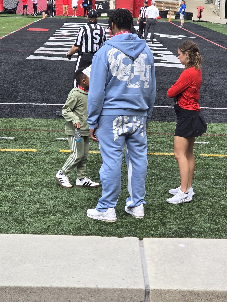 A beautiful day in Cincinnati! <a href="/CoachCardwell_/">𝑪𝒐𝒂𝒄𝒉 𝑵𝒊𝒄 𝑪𝒂𝒓𝒅𝒘𝒆𝒍𝒍</a>  <a href="/CoachSattUC/">Coach Satterfield</a> <a href="/Coach_Cass/">Cass Simmons</a> <a href="/CoachDDorsey/">Daniel T. Dorsey</a> <a href="/CoachJHeyward/">Joshua Heyward</a>