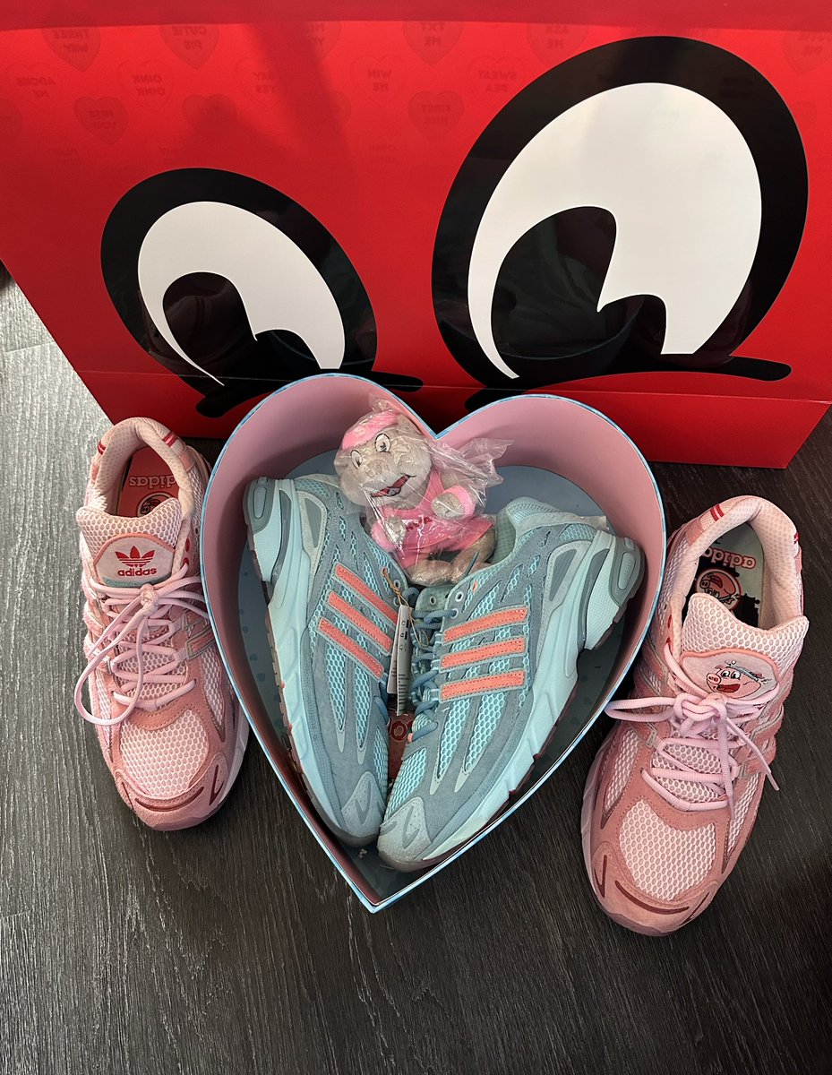 SnkrsStock's tweet image. Im trying to find this 🐷 a new home he sneaked out of Unheardofbrand store at the release event.

for a chance at retail for this special F&amp;amp;F ADISTAR cushion 3 “pork chop piggy runner” blue pair limited to 1k pairs Follow these steps 👇🏽

-follow @unheardofbrand 
-Comment your…