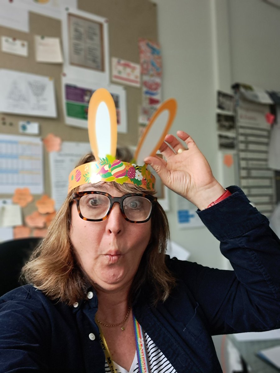 Great start to the #Easter holidays with lots of happy laughing visitors loving our gardens, house and collection and 2nd-hand bookshop
  The easter trail is proving a hit with tinies and teens alike (quite a coup!); 240  sold on day 1 👏
Go team ! 🐰🐣💐