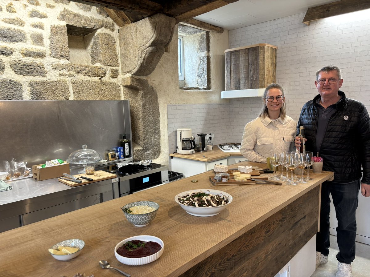 LoicKervran18's tweet photo. Merci @ChantalJourdan @OlivierBitz @alain_delangle pour votre accueil dans le département de l’Orne!

On y invente de nouvelles relations entre la ville et la campagne : jumelages  #Campacity, vente à distance #degustonfoin, échanges épistolaires entre écoliers…

@ObsTerritoria https://t.co/msOXBvtJNc