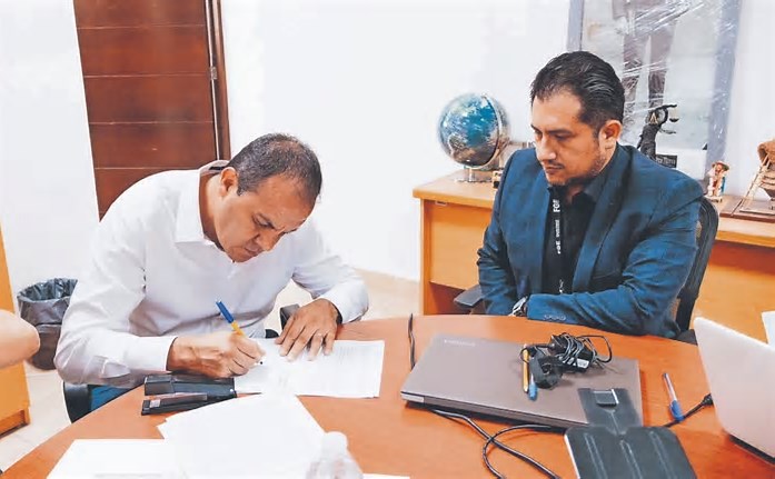 ¿Cuauhtémoc se puso a disposición de la fiscalía de Morelos? o ¿La fiscalía de Morelos se puso a disposición de Cuauhtémoc?
Opina, es gratis y todavía se puede.