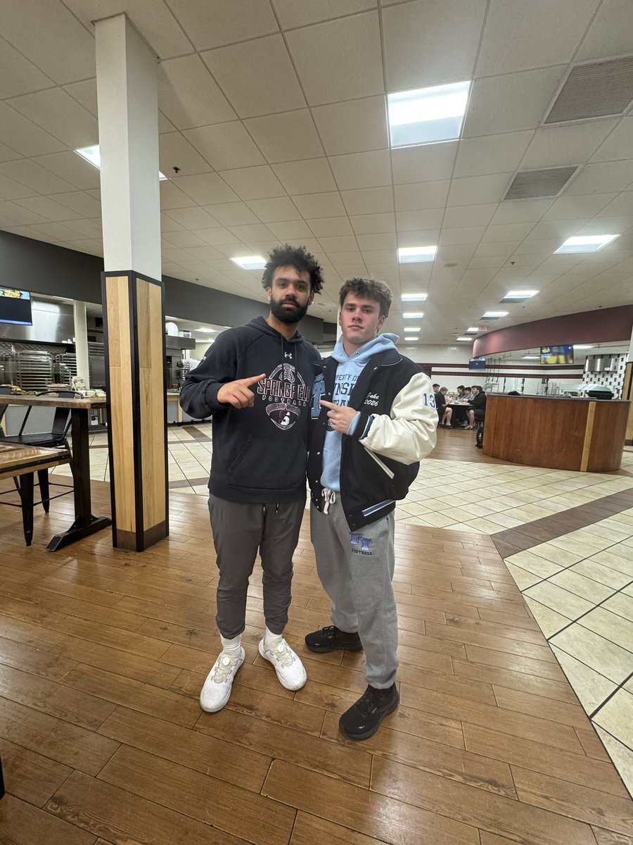 rattiner_jake's tweet image. Had an amazing visit @_SCFootball! Thank you to the coaches and players for the hospitality! Thank you to @CoachNipon for the invite, and thank you for showing me what springfield is all about @Mike_Cerasuolo @Coach_Pavelchak @juliantarpey. Can’t wait to be back on campus soon!