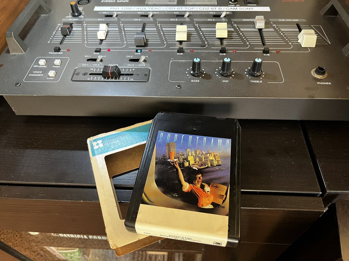 MrSaratoga's tweet photo. Supertramp
“Breakfast In America”
I’ve eaten in the Taco Bell referenced in “Gone Hollywood”…probably still there, it’s across from an old entrance to Warner Brothers studios.
A&M 8T 3708, stereo 8-track
Columbia House club edition
1979
#8track #eighttrack #nowplaying https://t.co/kIOFUBQ0TE