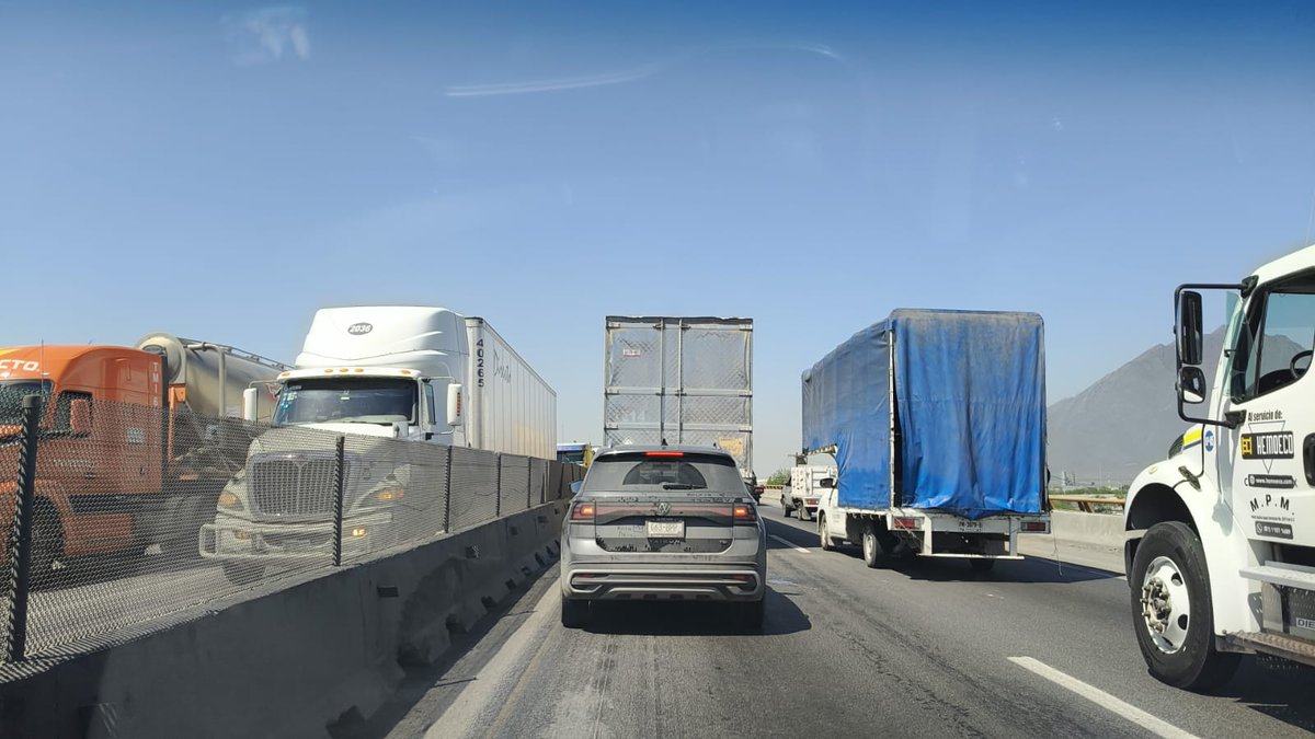 #Infórmate | 
Intenso tráfico en el libramiento noroeste, si no es por un choque, es por la reparación de tramos de la carpeta asfáltica. 🤨