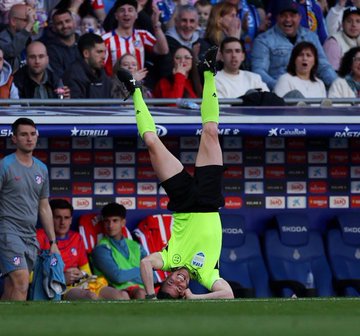 LMadridista_7's tweet photo. Casi se lesiona otro jugador del Barcelona. https://t.co/k8FPduswvF