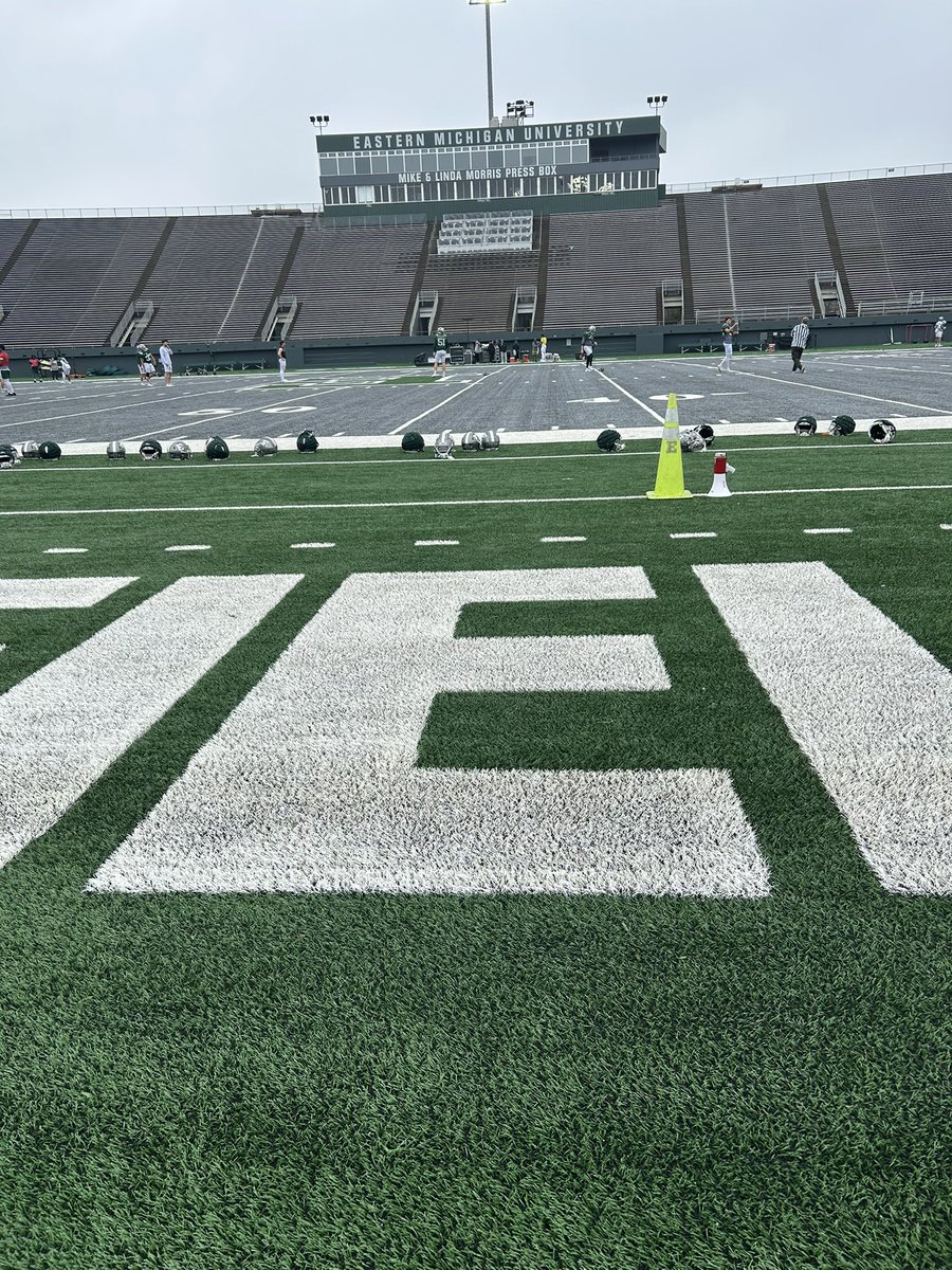 Thank you for having me down at the factory <a href="/EMUFB/">Eastern Michigan Football</a> it was great seeing the facilities and watching a scrimmage <a href="/nexgenscouting/">Keith Smilie</a> <a href="/newtrierfb/">New Trier Football</a> <a href="/DollBrian/">Brian Doll</a> <a href="/Coach_Collett/">Jeffrey Collett</a>