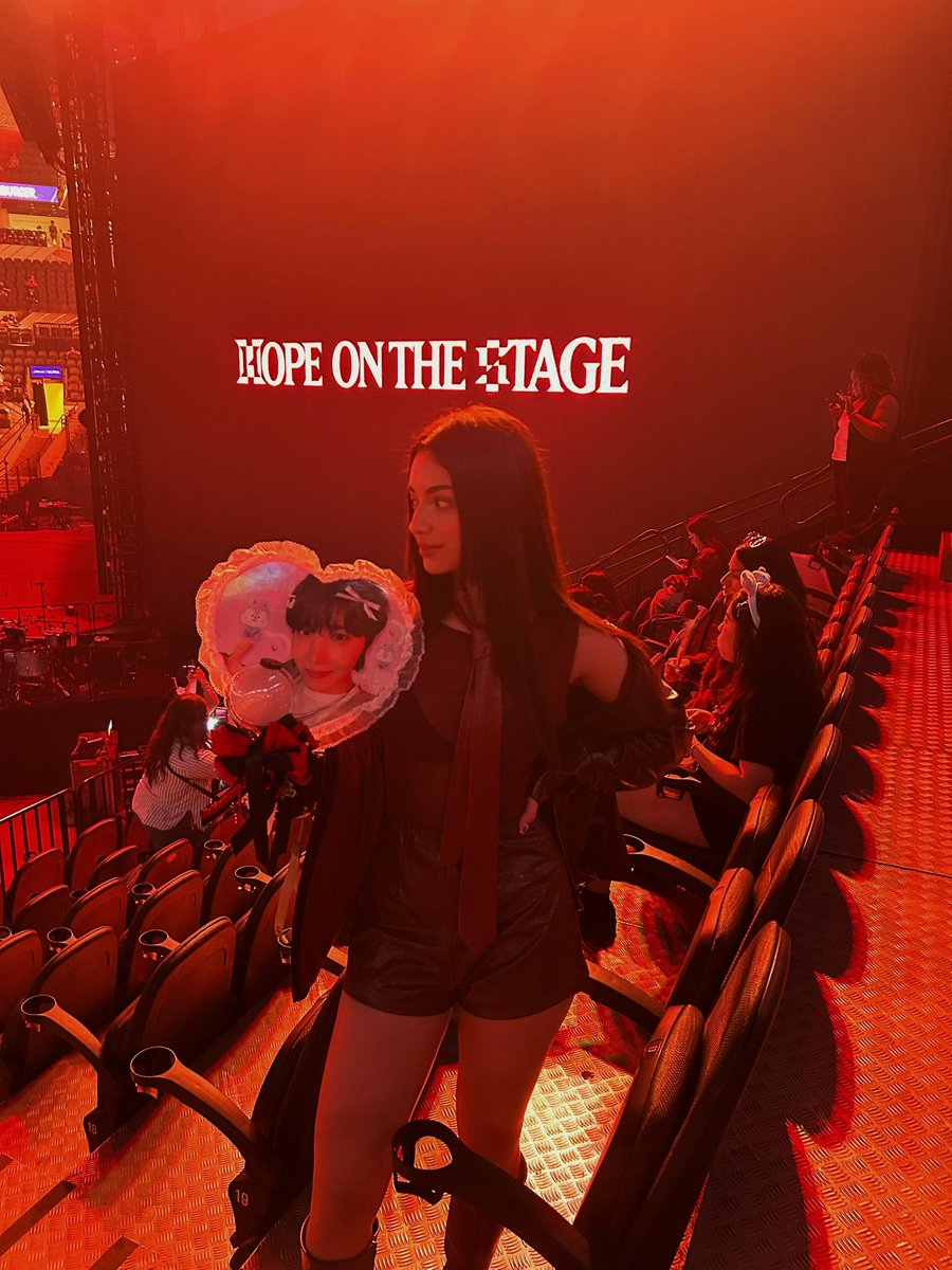 tello_eikka's tweet photo. In a dream 

#HOPE_ON_THE_STAGE_TOUR_SanAntonio  
#jhope_TOUR #hobi #bts https://t.co/uaoxrayywe