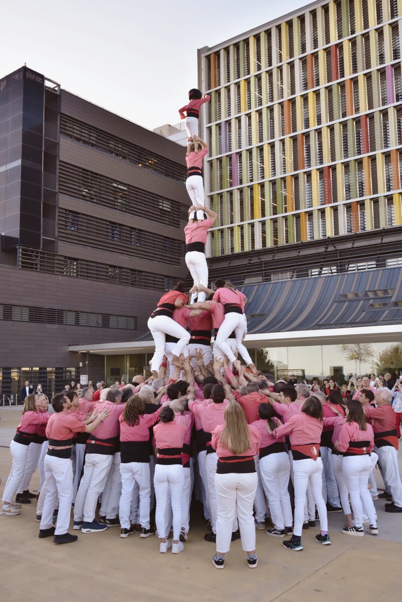 collavella's tweet photo. Hospital Sant Joan de Déu: una actuació molt especial 🩷!

Avui hem actuat en agraïment a tot el personal sanitari de l' @SJDbarcelona_es , per la seva dedicació i per tot el que ens van ajudar.

Hem descarregat:

• 4d7p
• 5d7
• 3d7p
• 3d7
• 2Pd4 i 1Pd5

#castells https://t.co/nnCAkN1dvl