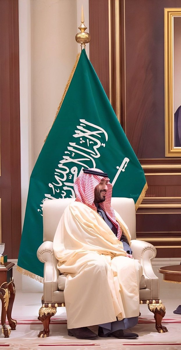 بأصدق التهاني، مقرونة بخالص الدعاء
إلى مقام مولاي خادم الحرمين الشريفين الملك
سالمان بن عبدالعزيز
و سمو ولي عهد الامين
بمناسبة حلول عيد الفطر المبارك للعام 1446ه
وأسأل الله العلي القدير أن يتقبل منهما الصيام والقيام وصالم الاعمال
وأن يجزبهما خير الجزاء عنا وعن الامة الاسلامية.