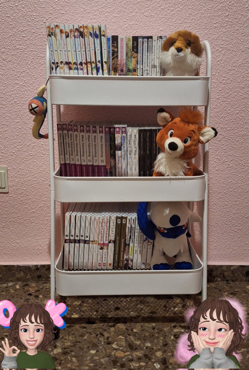 PatrixACNH's tweet image. Me compré un carrito para solucionar momentáneamente el problema de espacio para libros/comics y queda bastante apañado ^^