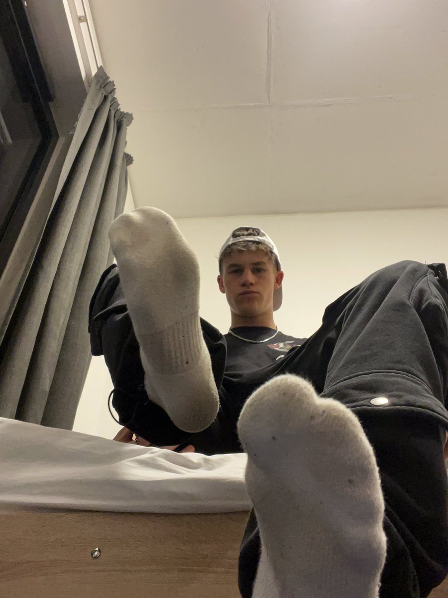 Going out tonight boys, get those sends in to fund my night out 😈 
You know these feet get you so weak you can’t resist sending 😘 

#findom #alpha #cashmaster