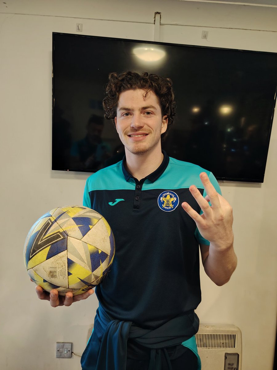 RayleighTownFC1's tweet image. 🔵 HAT TRICK HERO 🔵
Lewis Risk bagged a first half hat trick today to lay the foundations for a valuable 3 points.