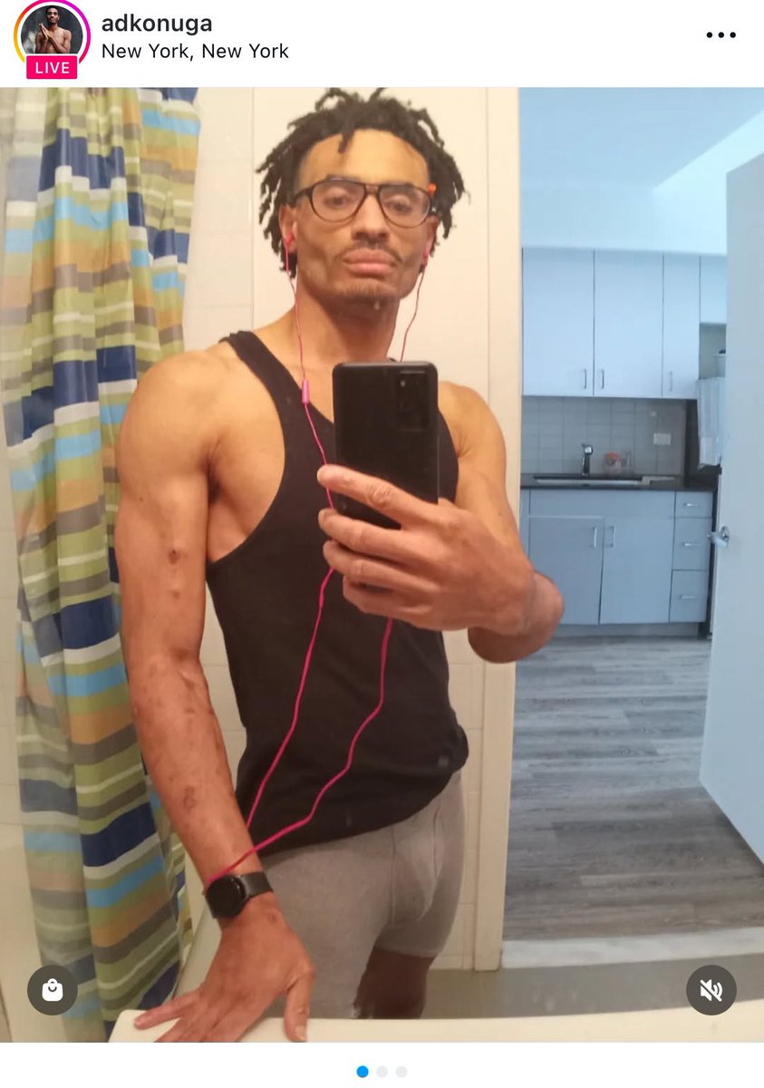 See Bayo Onanuuchu pikin 😭
Look at his arm…the guy is doing serious ‘Drogs’
But na Peter Obi be the fóol problem.