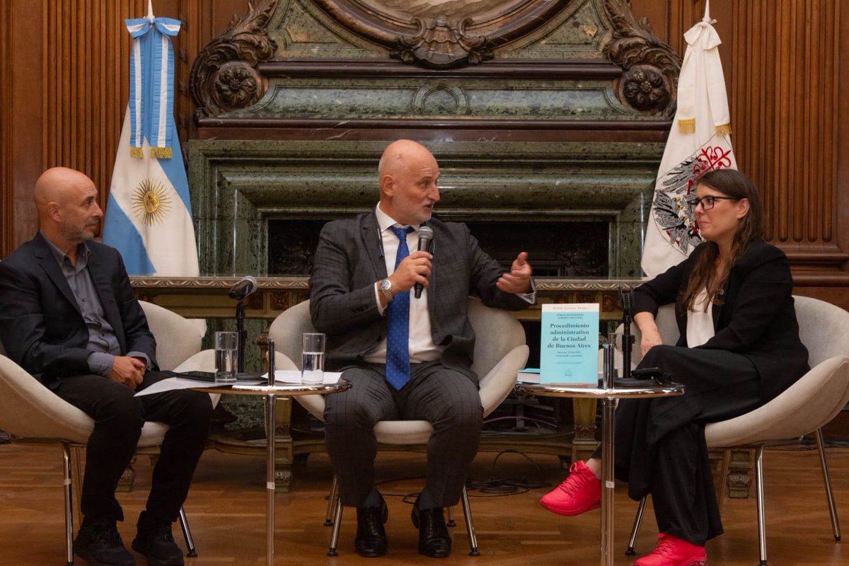 nachobiglieri's tweet photo. Ayer en @LegisCABA en la Declaración de Interés Jurídico del📕"Procedimientos Administrativos CABA" de @EditorialAstrea . Una iniciativa de @inesparry y @FranLoupias . Gran exposición de @ocampomartinBA Y la presencia de Alberto Bianchi , flamante Presidente de la Academia Nacional de Derecho y Cs. Jurídicas de Bs. As y de @AnaliaAntik Presidenta de @AADAArgentina .