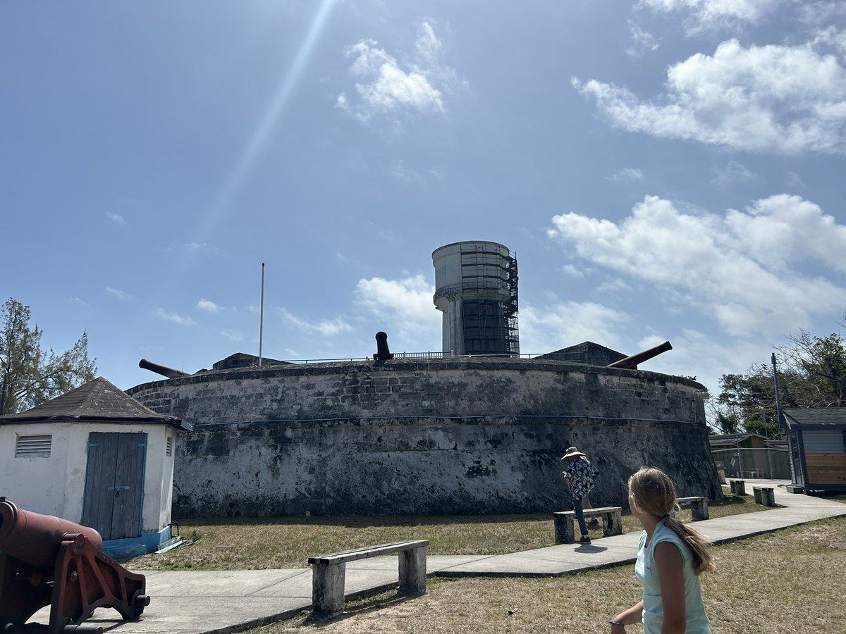 Pansalt_'s tweet photo. I PAYED 12 BUCKS TO HAVE HAVE MOBLE DATA IN THE BAHAMAS
AND STUPID VERISON DIDNT GIVE IT TO ME #SUINGYOUFRFR
#FreePan 

heres so pics https://t.co/Kz6wQhsf74