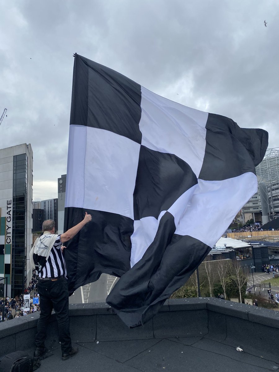 Unforgettable. Thanks to <a href="/worflags/">Wor Flags 🏴🏳</a> <a href="/NUFC/">Newcastle United</a> <a href="/Tyneside_Irish/">Tyneside IrishCentre</a> <a href="/nufcfoodbank/">NUFC Fans Foodbank</a> <a href="/ChiOnwurah/">Chi Onwurah 💙</a> <a href="/antanddec/">antanddec</a> <a href="/alanshearer/">Alan Shearer</a> and all of you