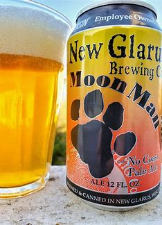 thehopczar's tweet photo. Moon Man, no man is an island, but this pale ale is a standout from @NewGlarusBeer in Wisconsin. A crisp, hoppy pale ale. #WisconsinBeer #MoonMan #PaleAle https://t.co/TXSZNnh0uA