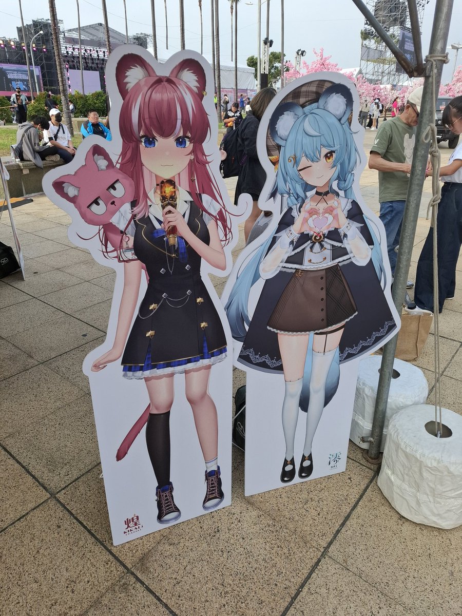 高雄櫻花季！ 沒想到當了快三年的小七店員 真的有機會來到小七舉辦的活動 今天能看到好動的小澪真的非常開心 租咪跟小澪表現得都超棒的 這幾天上班時不時就會看到你們的廣告 有一種跟你們一起上班的感覺超讚的😄 #看這狸 #和狸一起在櫻花季