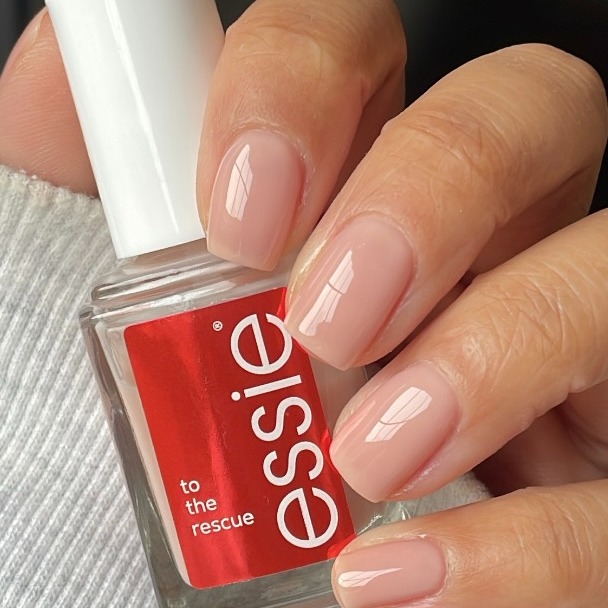 self care saturday 🧖‍♀️ <a href="/yodeebs/">David Burgess</a> wearing our to the rescue nail treatment ❤️