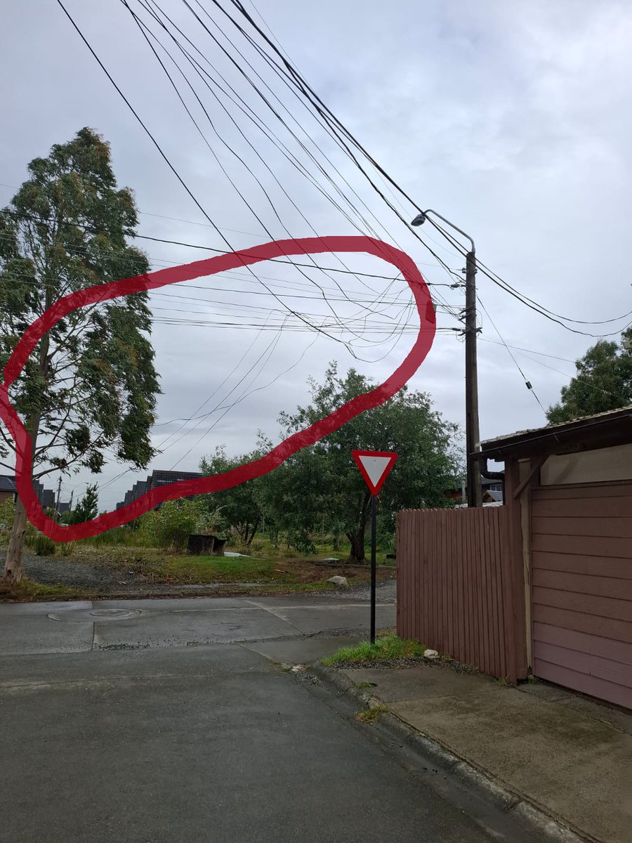 Cables Caídos en Valle Volcanes Puerto Montt, esquina Laguna del Huasco con Laguna La esconcida <a href="/saesa/">Saesa</a>  N° de Cliente 10885878