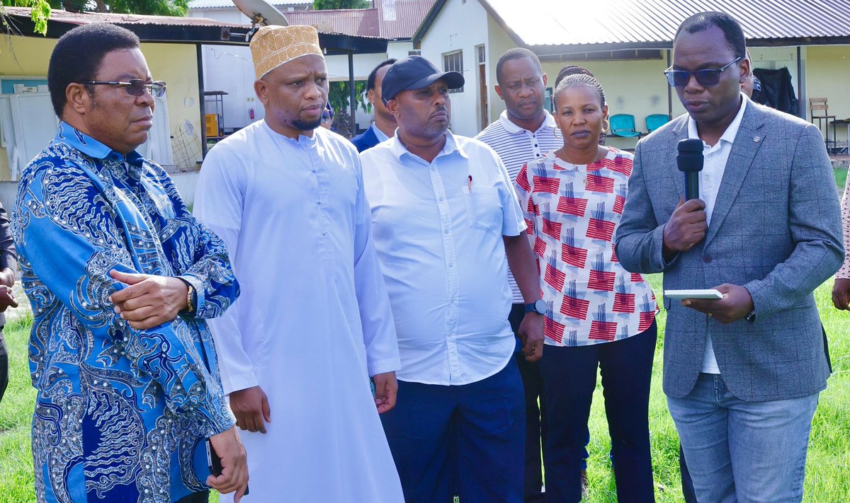 URT Updates (@urtupdates) on Twitter photo WAZIRI MKUU AKAGUA VIWANJA VITAKAVYOTUMIKA CHAN AGOSTI 2025
Waziri Mkuu <a href="/KassimMajaliwa_/">Kassim Majaliwa Majaliwa</a> Machi 29, 2025 amefanya ukaguzi wa viwanja vitakavyotumiwa kufanyia mazoezi na timu zitakazo shiriki michuano ya CHAN Agosti 2025 na <a href="/AFCON2027/">Road to AFCON 2027 πΉπΏπ°πͺπΊπ¬</a> kwa Ushirikiano na nchi za Kenya na Uganda. WAZIRI MKUU AKAGUA VIWANJA VITAKAVYOTUMIKA CHAN AGOSTI 2025
Waziri Mkuu <a href="/KassimMajaliwa_/">Kassim Majaliwa Majaliwa</a> Machi 29, 2025 amefanya ukaguzi wa viwanja vitakavyotumiwa kufanyia mazoezi na timu zitakazo shiriki michuano ya CHAN Agosti 2025 na <a href="/AFCON2027/">Road to AFCON 2027 πΉπΏπ°πͺπΊπ¬</a> kwa Ushirikiano na nchi za Kenya na Uganda.