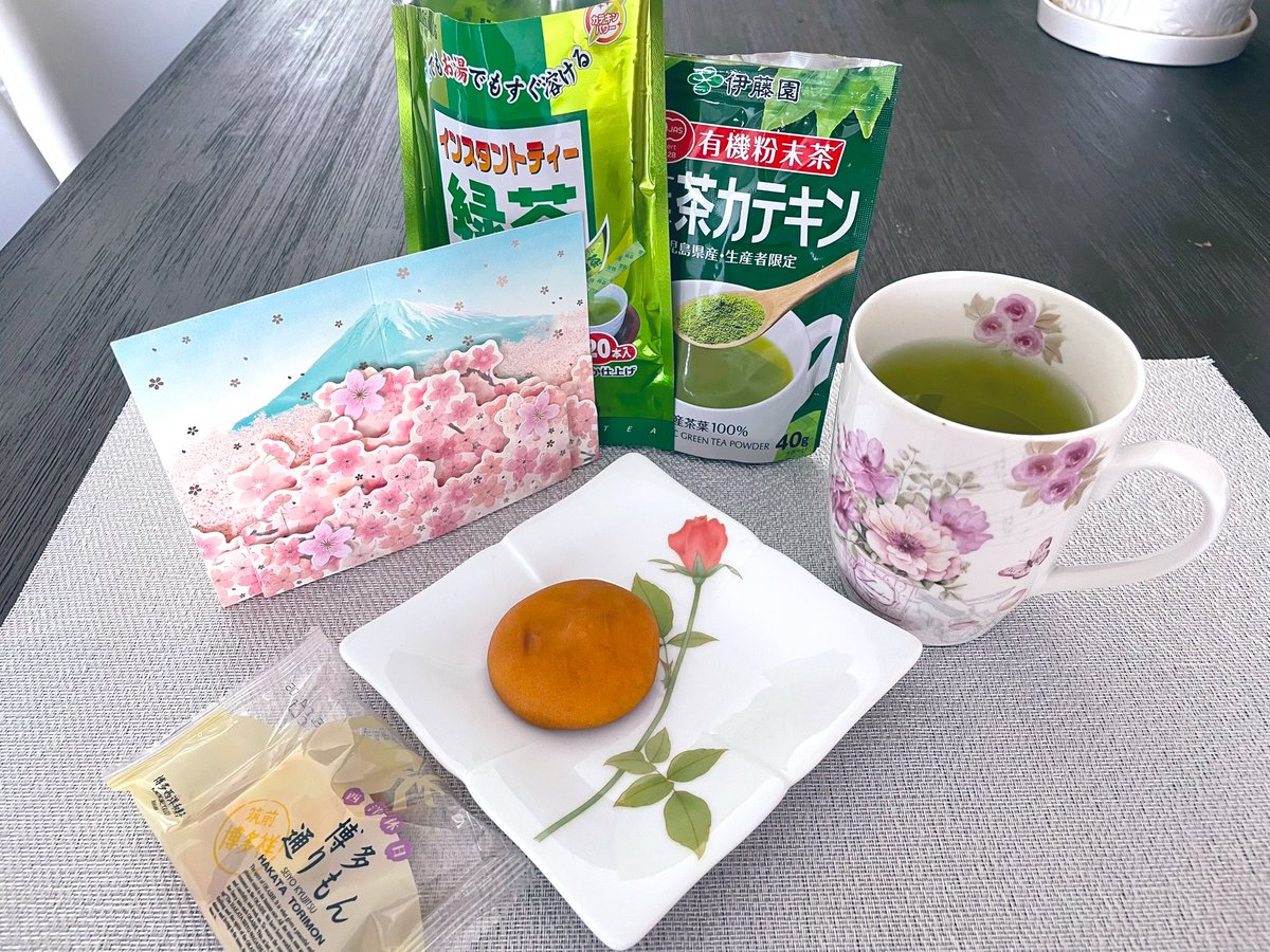 These beautiful gifts take me back to Japan. Cherry blossom season is just around the corner over there 🌸🌸🌸. 
#thankful #nostalgic