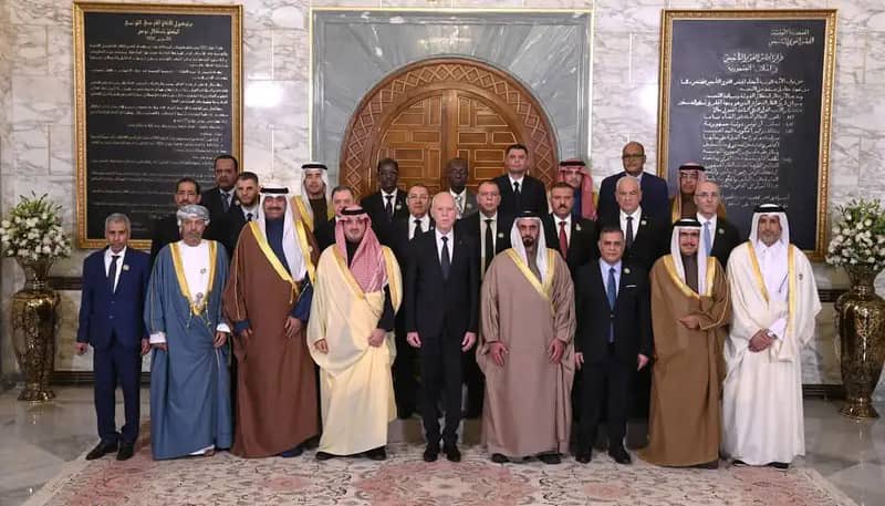 وزير الداخلية يتبادل التهاني مع نظرائه في الدول العربية 

 الإعلام الأمني :

تبادل وزير الداخلية اللواء الركن إبراهيم علي حيدان ، برقيات التهاني بمناسبة حلول  عيد الفطر المبارك ، مع نظرائه أصحاب السمو والمعالي وزراء الداخلية في دول التحالف العربي لدعم الشرعية، وعدد من الدول