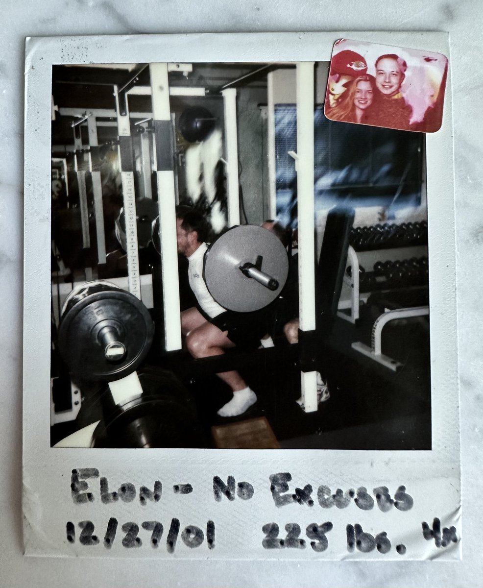 An old picture of Elon Musk working out. 🦾