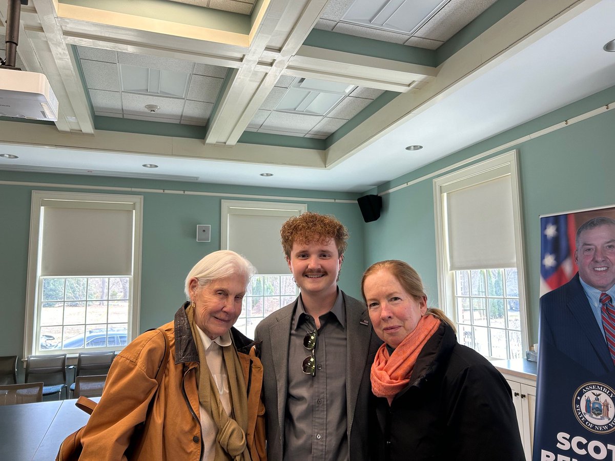 Yesterday's Mobile Office Hours event with Kinderhook Village Mayor Dorene Weir was a major success! 

We discussed the various needs of Columbia County, including issues facing veterans, parks and recreation, and how to better collaborate with the municipalities in the 107th