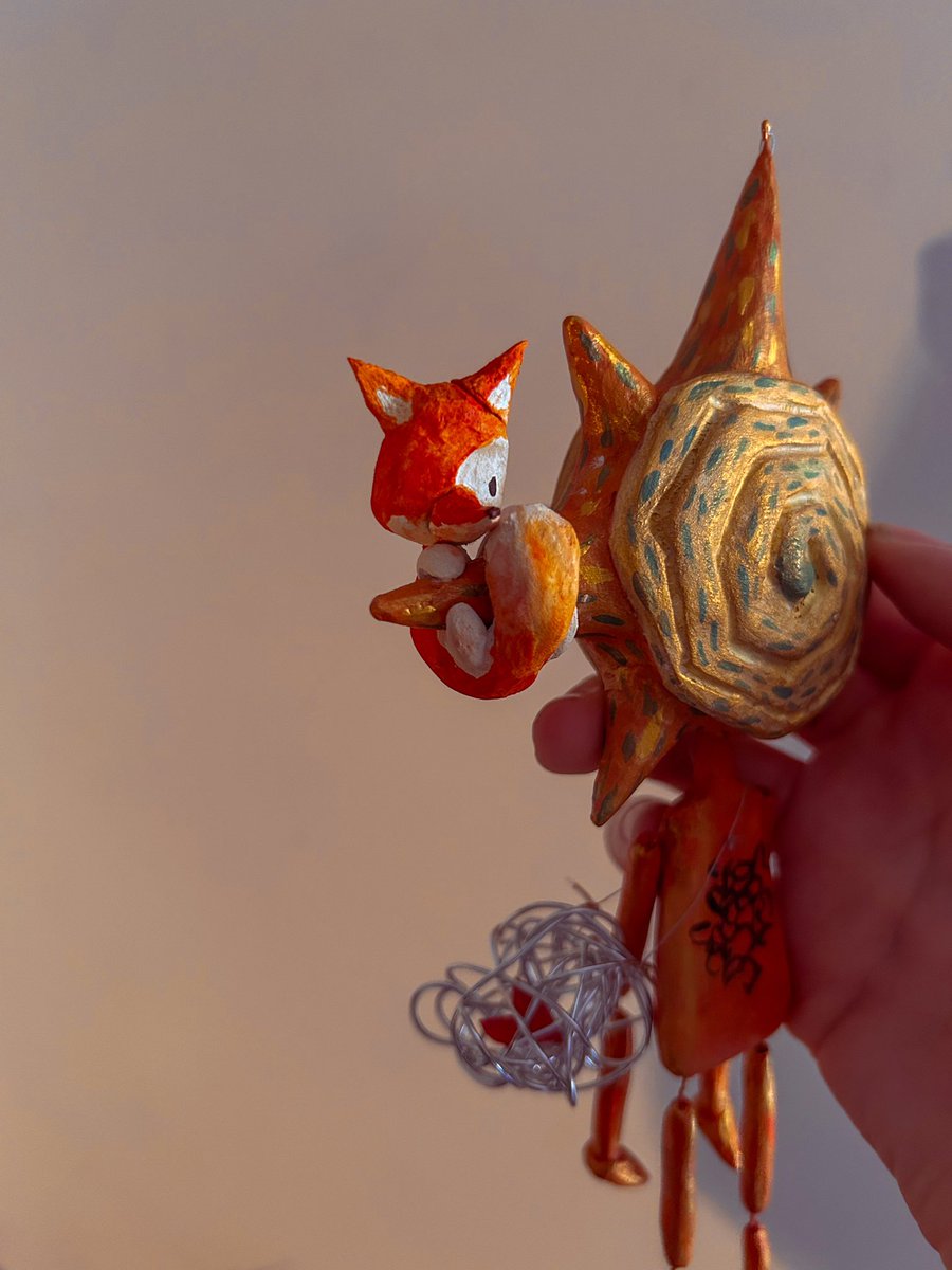 Des marionnettes à fils pour un groupe d’amis, un peu comme des totems 

Représenter le caractère de personnes différentes en se basant que sur certains mots ça peut être un p’tit défi mais très très cool à faire 

🧡🩵💛